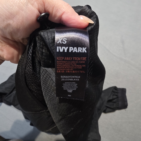 Ivy Park EUC Oversized Women's Black Hooded Jacket Size XS PTP 22 - Picture 5 of 6